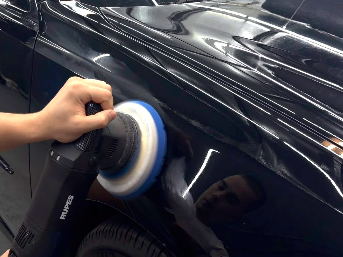 Paint correction with a dual-action polisher in the studio